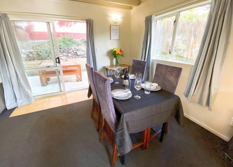 Hideaway Rima - In The Cbd Apartment ควีนส์ทาวน์ ภายนอก รูปภาพ