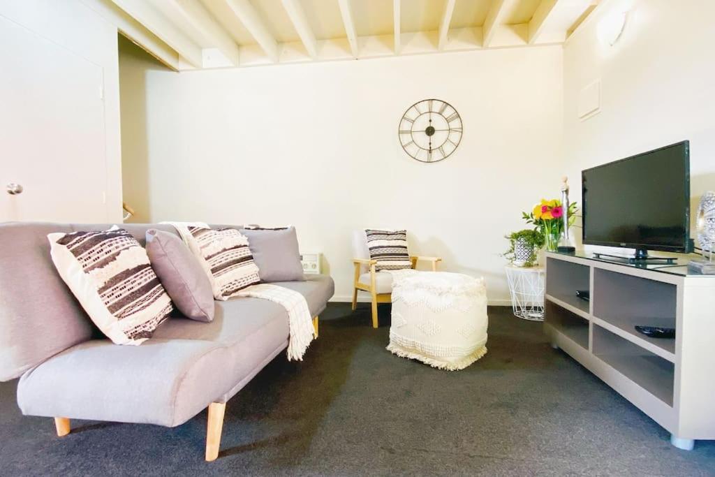 Hideaway Rima - In The Cbd Apartment ควีนส์ทาวน์ ภายนอก รูปภาพ